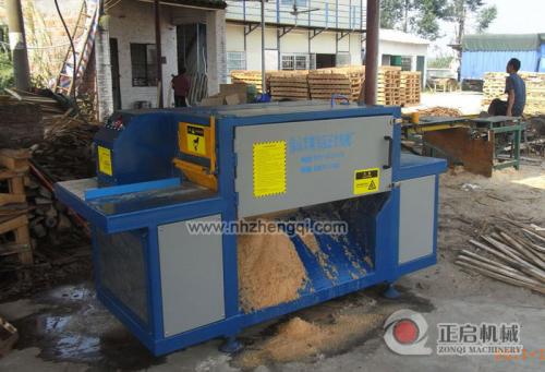 廣東省-肇慶市-四會(huì)縣-鋸桉木機(jī)加工現(xiàn)場(chǎng)